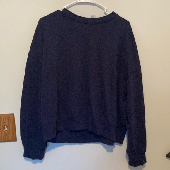 H&M Sweaters - H&M crew neck navy blue sweater. A2